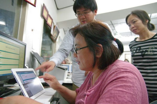 屏東縣海口人社區經營協會運用平板電腦彙整新住民訪談資料